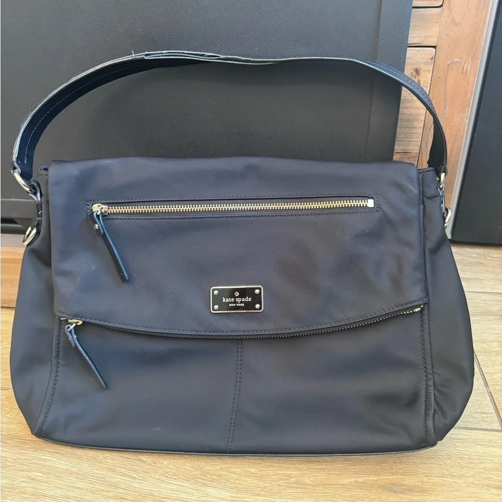 Kate Spade Shoulder Bag – Stylish Nylon & Leather Shoulder Purse
